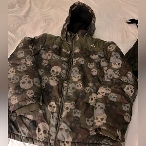 Snow puffer jacket with skull design. Youth size